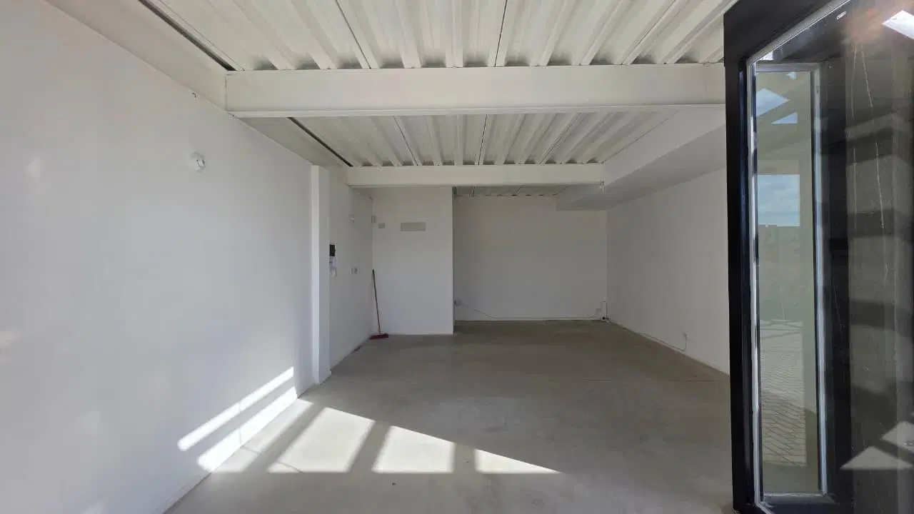 Venta Local 38m² - Ubicación Estratégica en el Bv. Principal de Docta 5