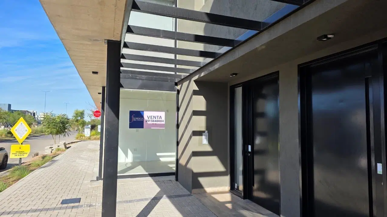 Alquiler Local 38m² - Ubicación Estratégica en el Bv. Principal de Docta 3