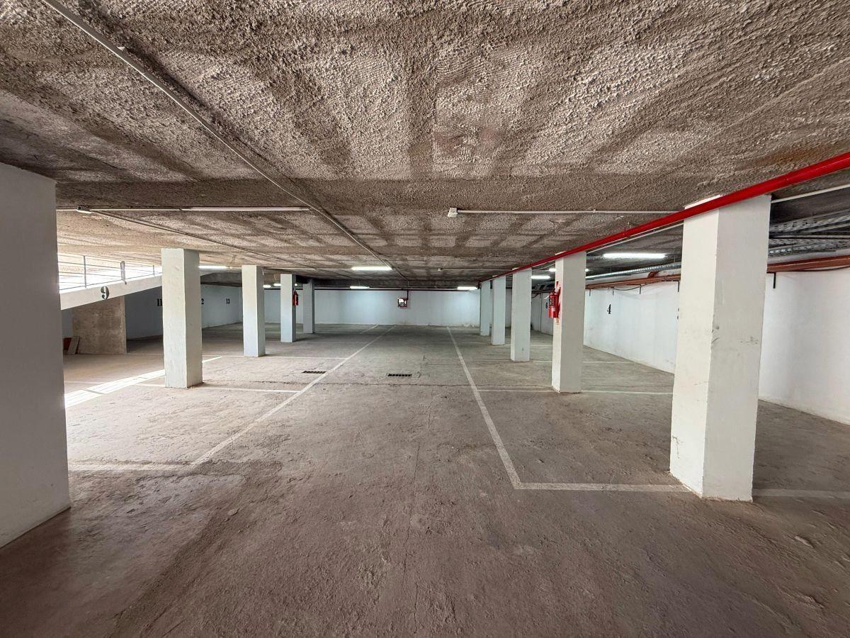 Foto de Cochera cubierta sobre Av. Rogelio Nores Martínez — Barrio Jardín, imagen 1