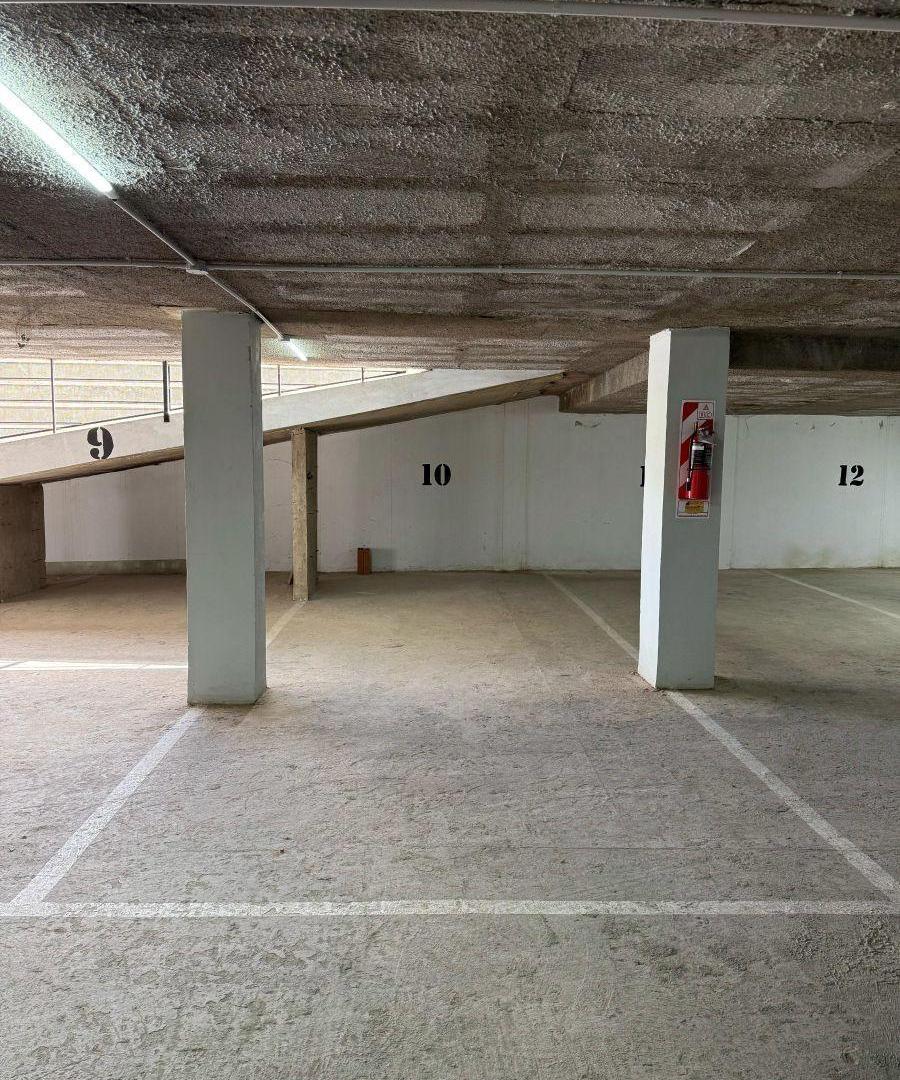 Foto de Cochera cubierta sobre Av. Rogelio Nores Martínez — Barrio Jardín, imagen 2
