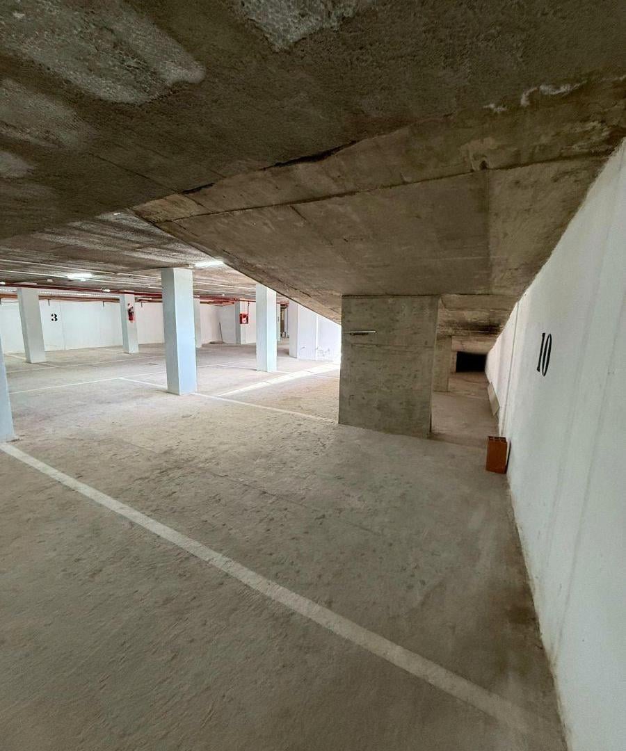 Foto de Cochera cubierta sobre Av. Rogelio Nores Martínez — Barrio Jardín, imagen 3