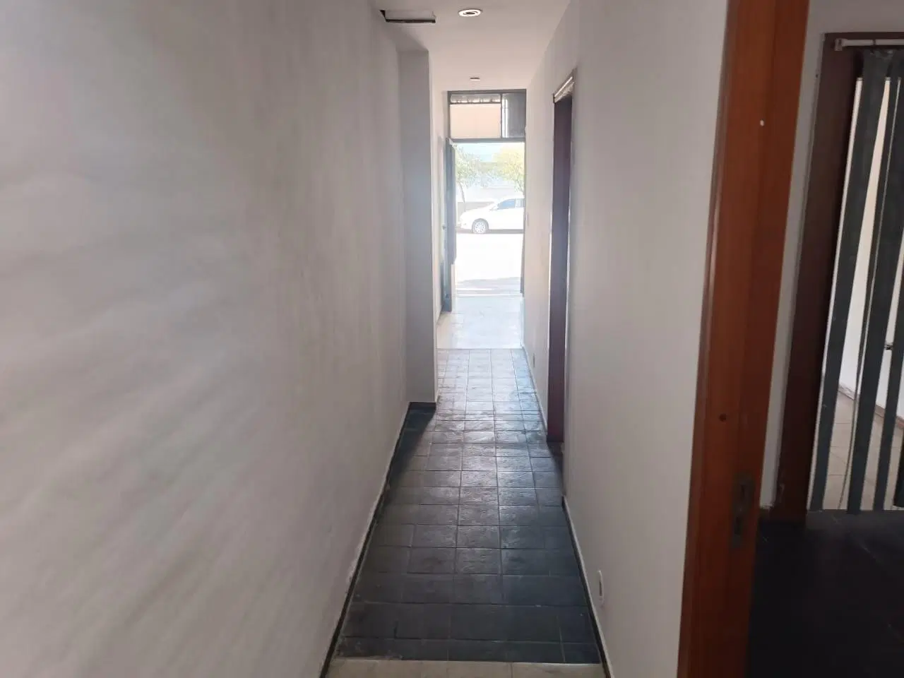 Se alquila Local Comercial Av San Jerónimo 5