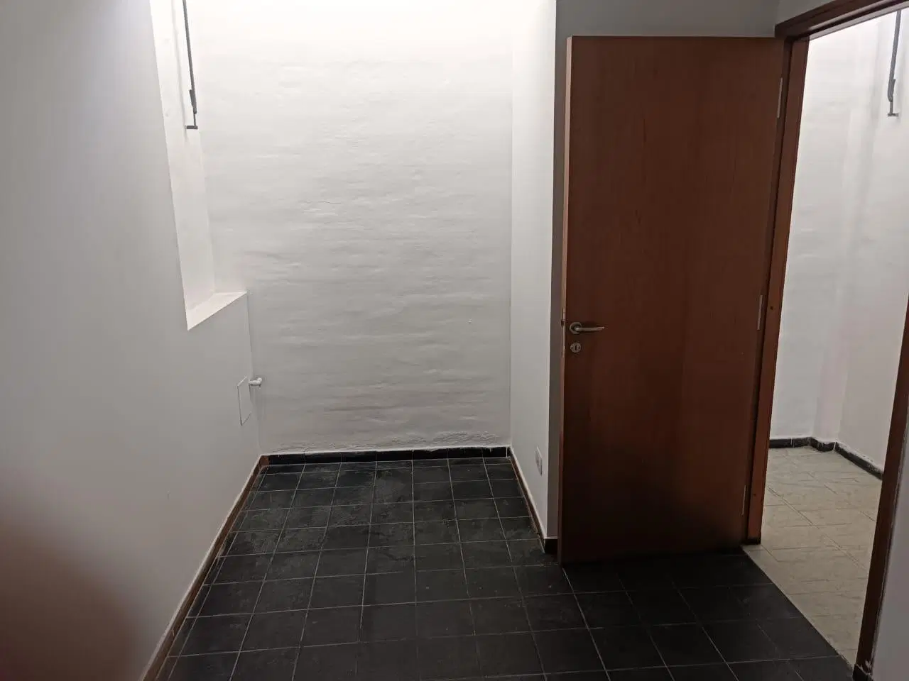 Se alquila Local Comercial Av San Jerónimo 3
