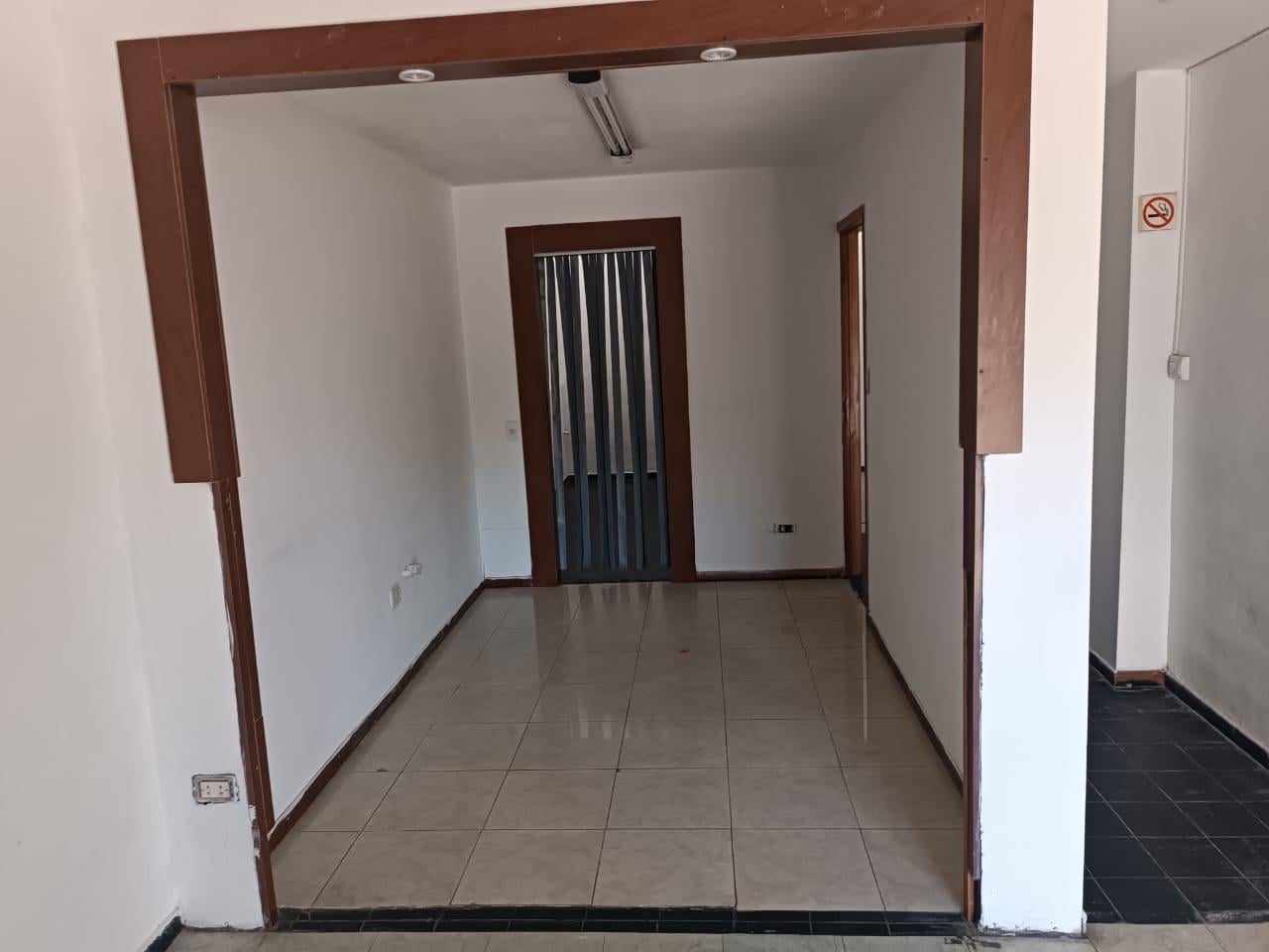 Se alquila Local Comercial Av San Jerónimo