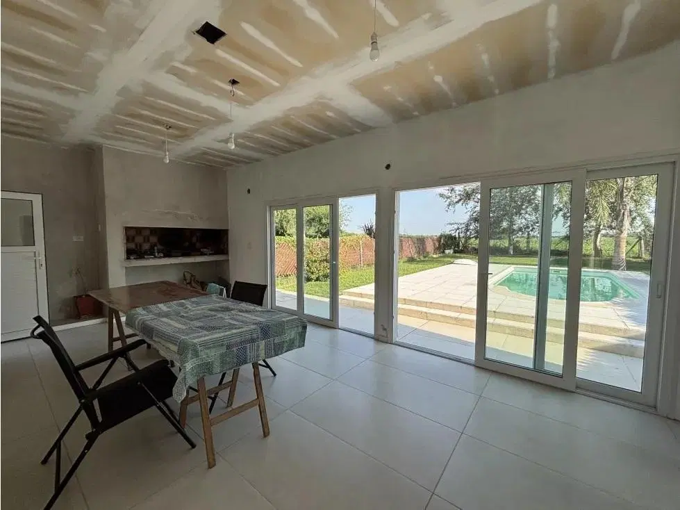 Casa de 3 dormitorios con pileta en B° Pinares- Almafuerte 2