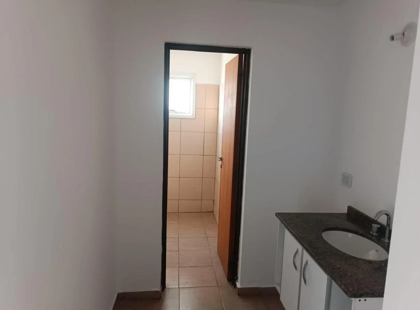 Excelente departamento dos dormitorios con balcon 2