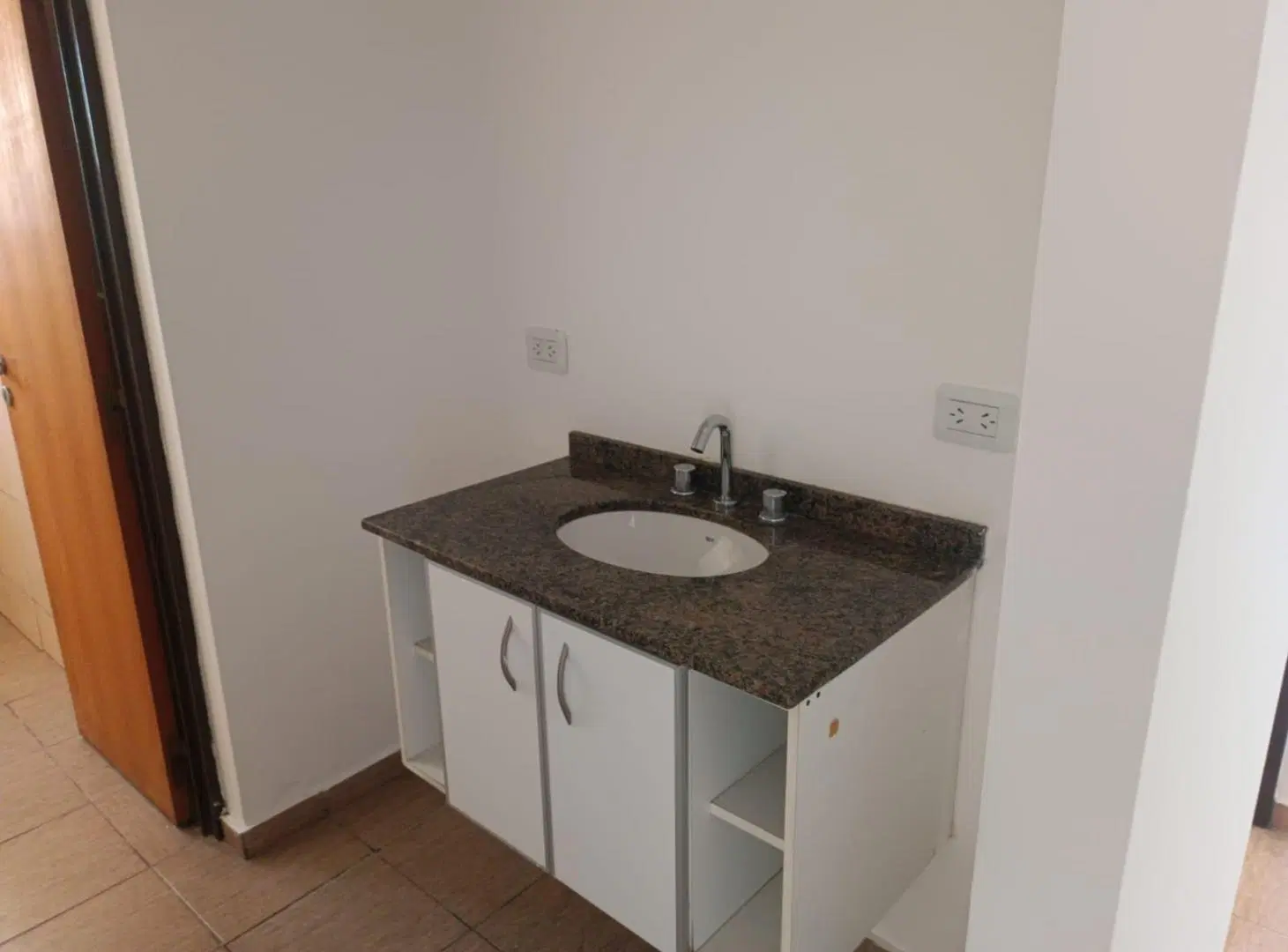 Excelente departamento dos dormitorios con balcon 5