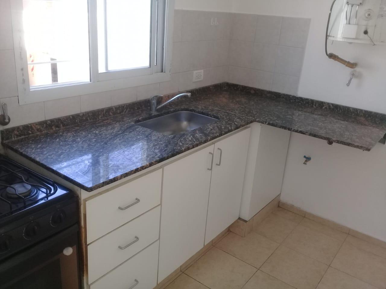 Foto de Departamento en complejo cerrado, con cochera y asador, imagen 2