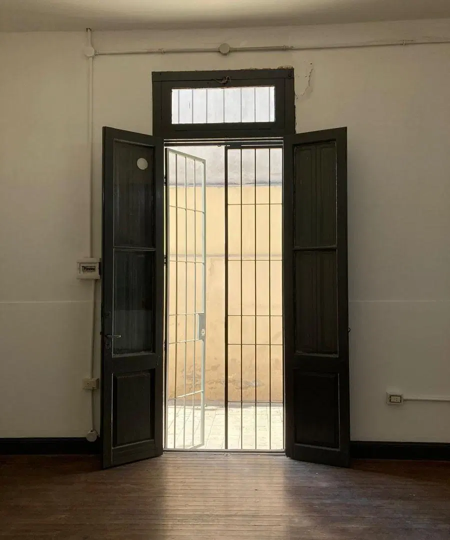 Hermosa casona en San Vicente, frente a Plaza Lavalle. Gran potencial para emprendimientos múltiples 2