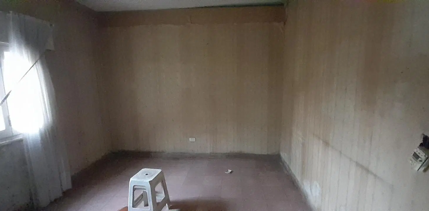 Casa local a reciclar a 1 cuadra de Sabattini 5