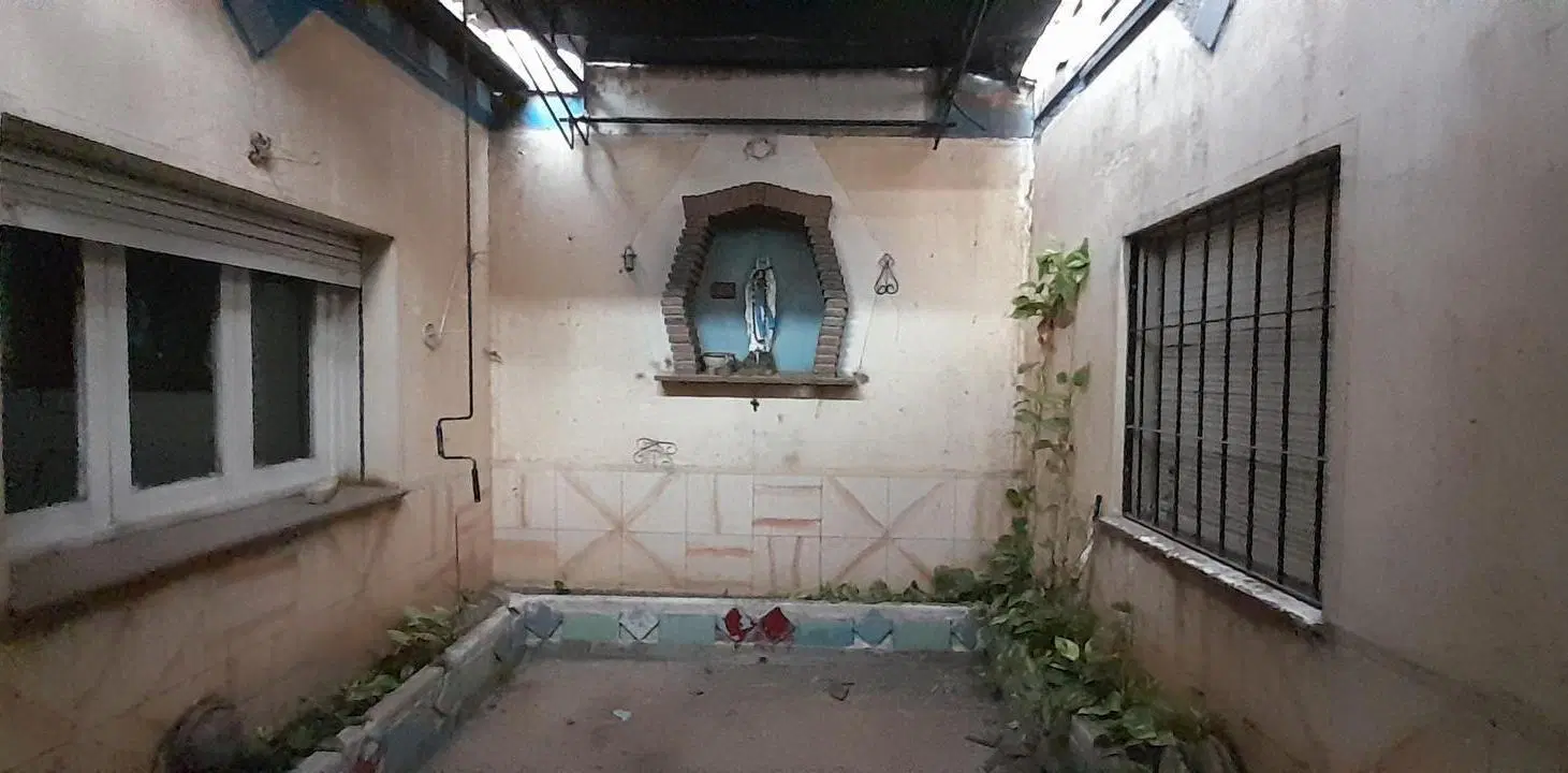 Casa local a reciclar a 1 cuadra de Sabattini 4