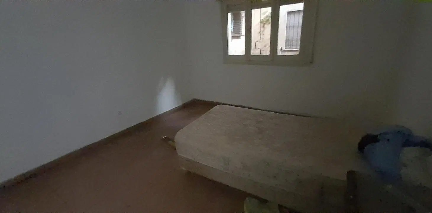 Casa local a reciclar a 1 cuadra de Sabattini 8