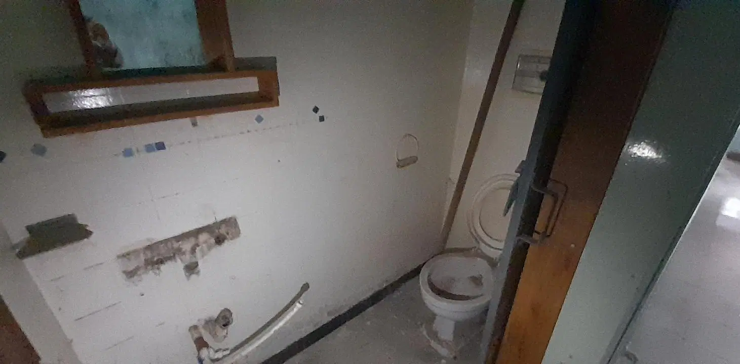 Casa   local a reciclar a 1 cuadra de Sabattini 5