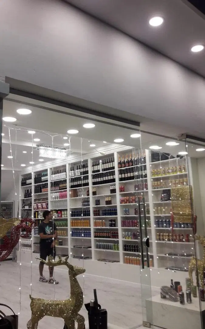 Amplio local comercial +departamento 6