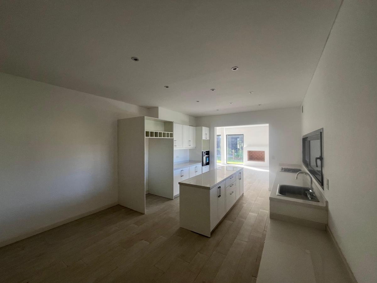 Casa a estrenar EN VENTA - La Calesa, Pilará