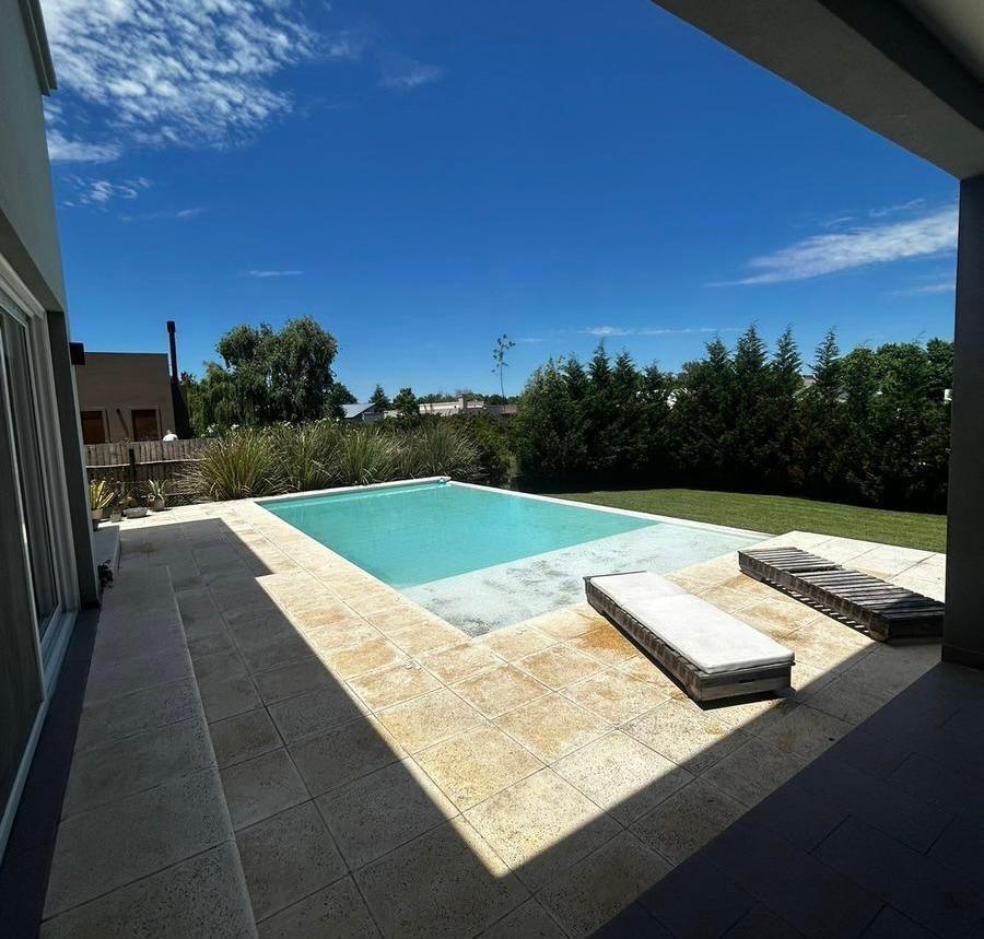 En venta - Casa en La Argentina, Estancias del Pilar