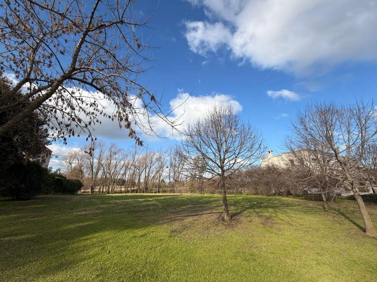 En venta - Espectacular lote en el Golf, Estancias del Pilar 1