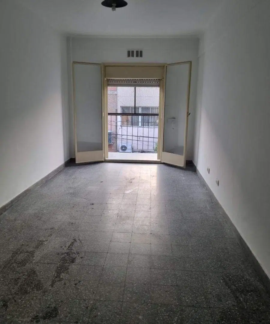 DEPTO | 2 AMBIENTES | 2do piso POR ESCALERA | BALCÓN | APTO CRÉDITO | LUMINOSO | FLORES 2