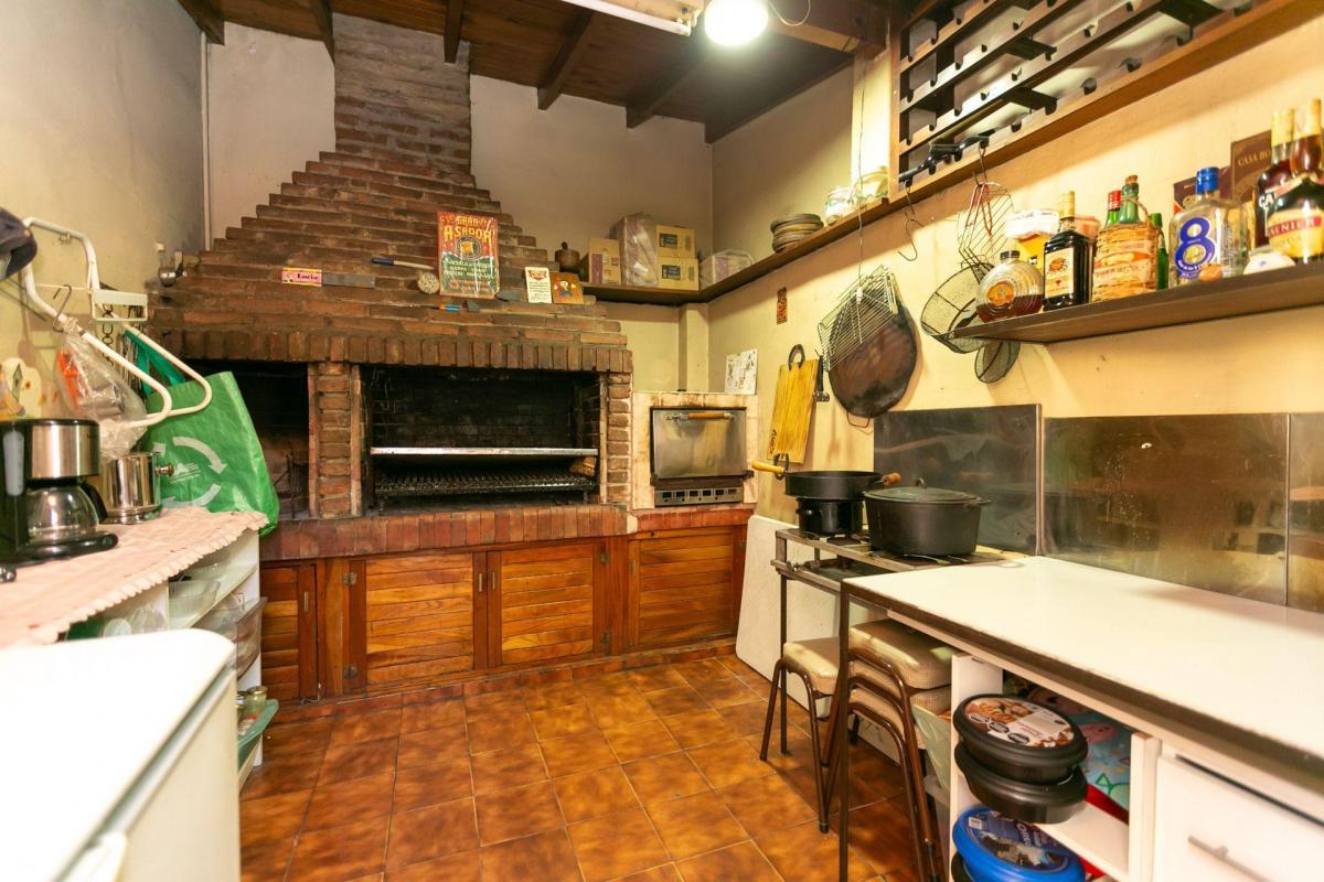 Casa 5 Ambientes en Versalles con Garage y Quincho 2
