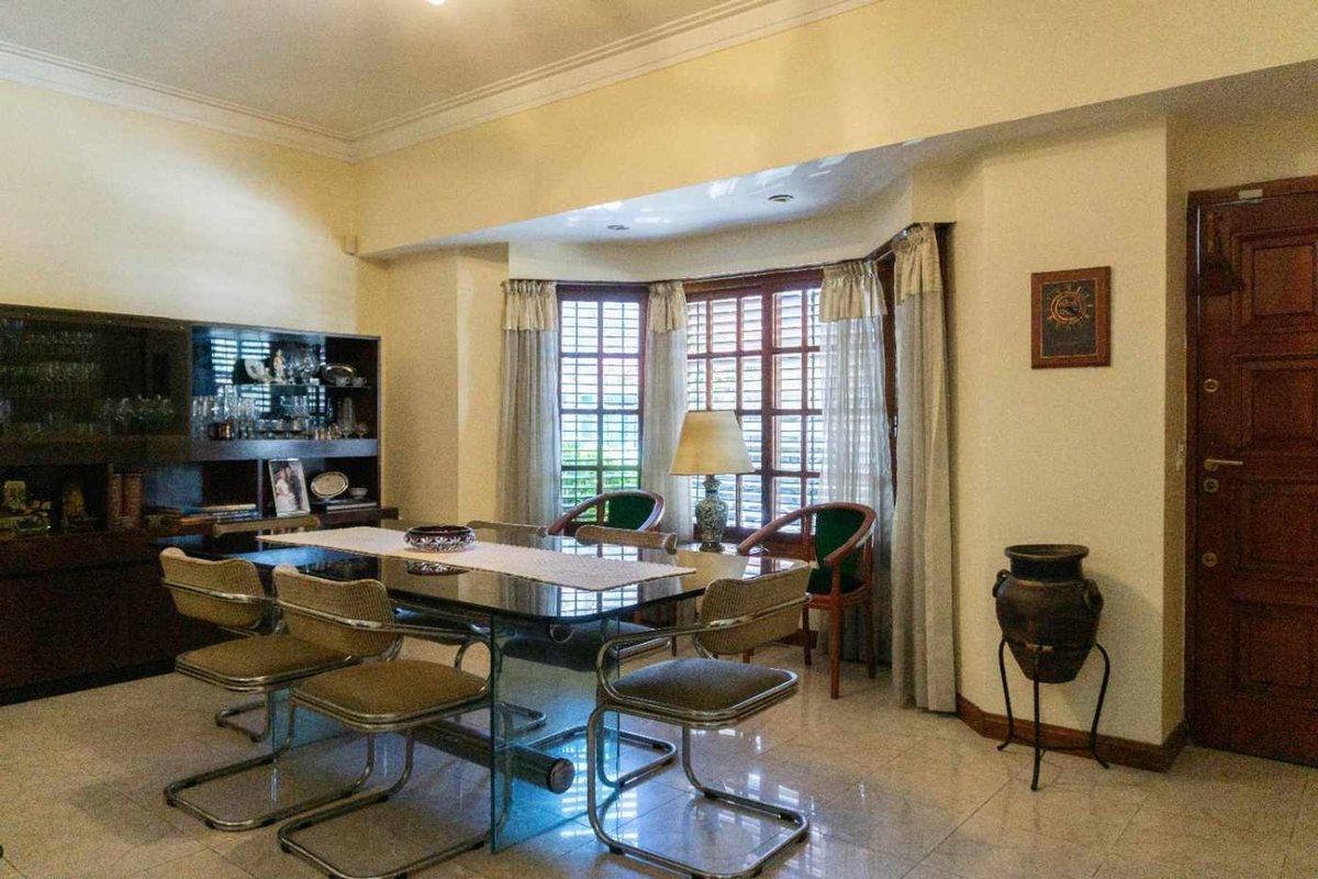 VENTA CASA MONTE CASTRO QUINCHO COCHERA 2 AUTOS