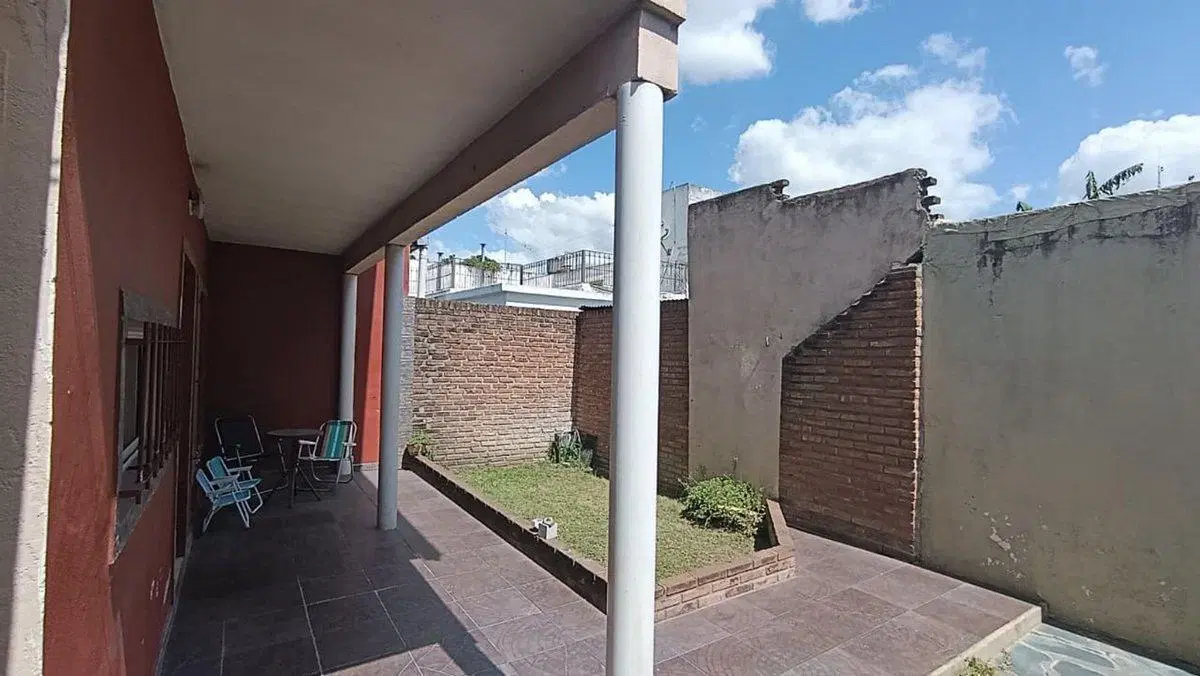 CASA 5AMB VENTA O 3 DEPTOS MORENO MULTIFAMILIAR 5