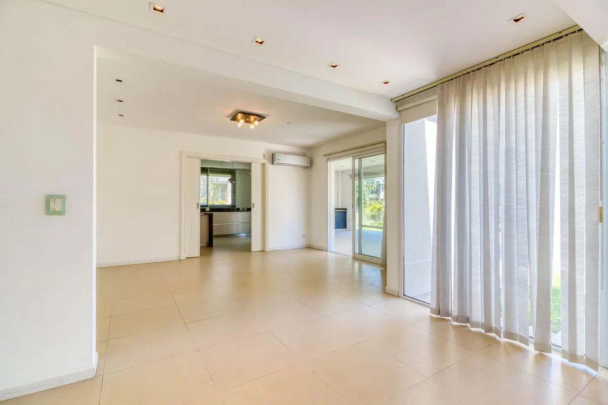 Casa en venta 6 ambientes en Barrio Terravista 3