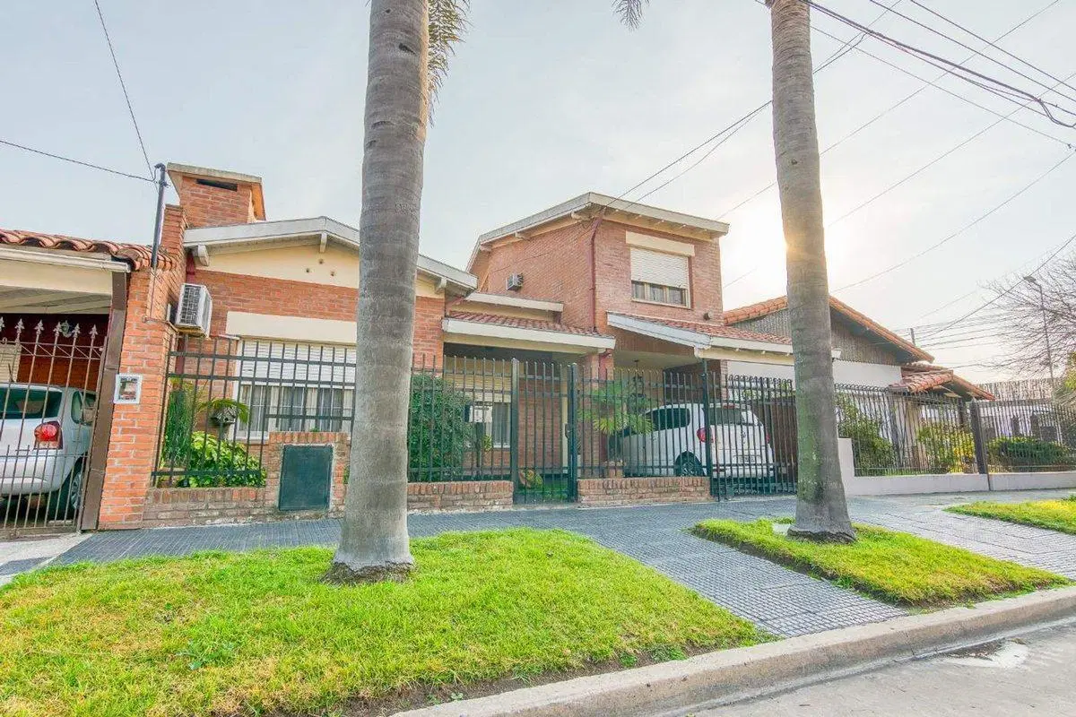 Venta Chalet de 4 amb. en Barrio Güemes - HAEDO 3