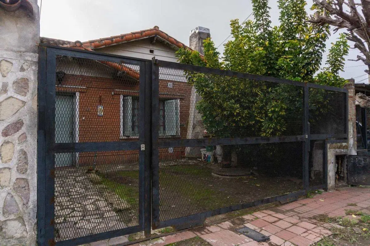 Casa 4 amb. con lote propio y gran fondo - Quilmes 5