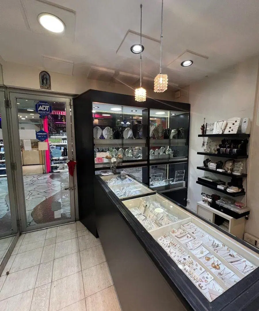 VENTA DE LOCAL COMERCIAL EN AV CABILDO BELGRANO 3