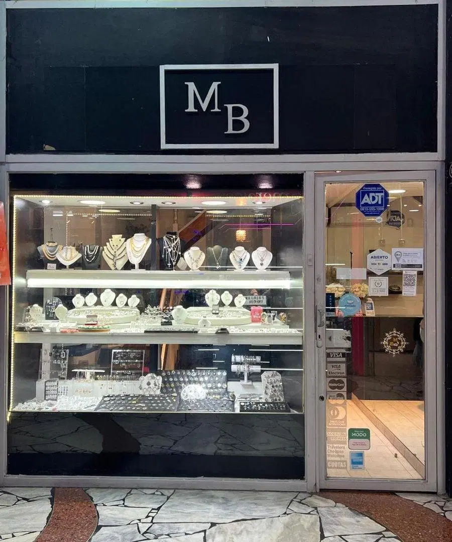 VENTA DE LOCAL COMERCIAL EN AV CABILDO BELGRANO 4