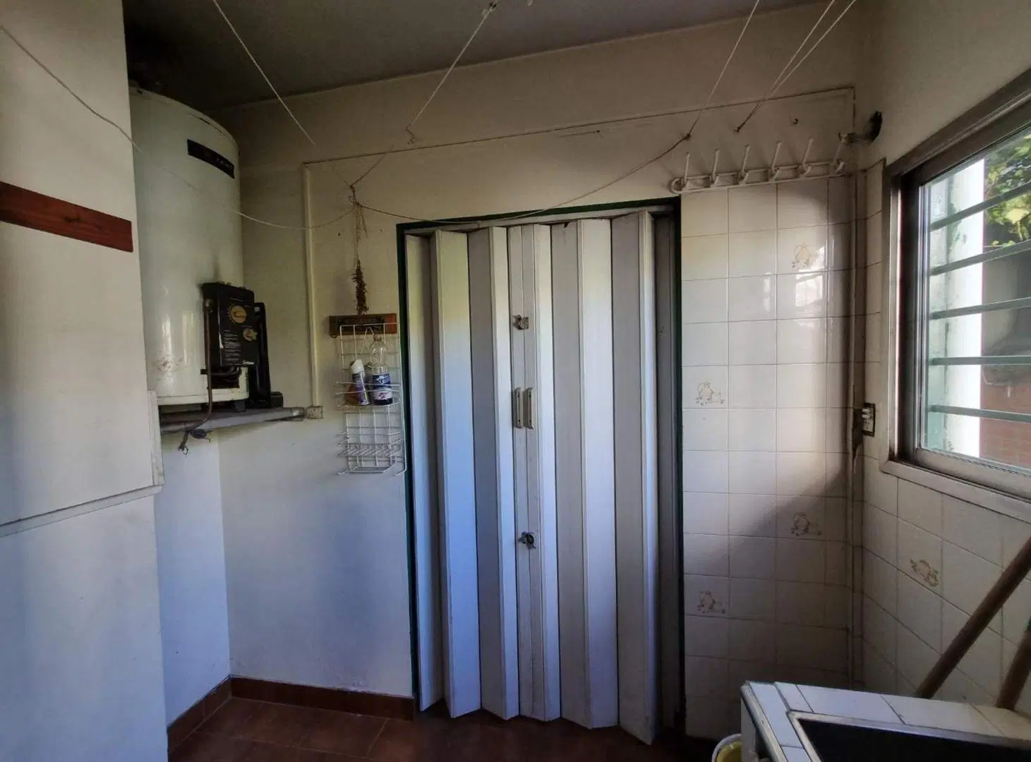 CASA CHALET EN VENTA 4 AMBIENTES COCHERA BURZACO 2