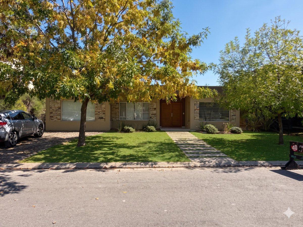 VENTA CASA 5 AMBIENTES EN CANNING