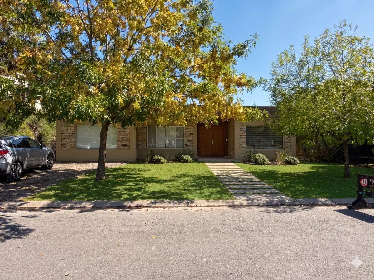 VENTA CASA 5 AMBIENTES EN CANNING 2