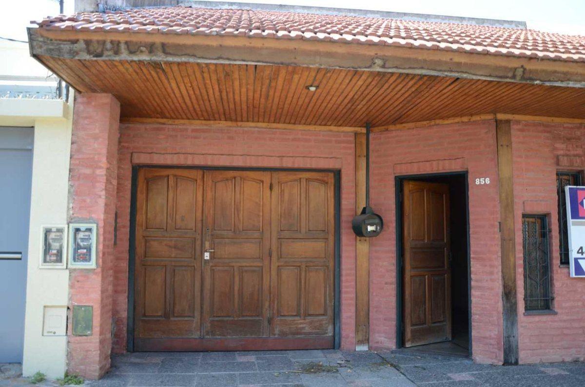 VENTA CASA A REFAC. 433M2 LOTE 8.66X50 RAMOS MEJIA