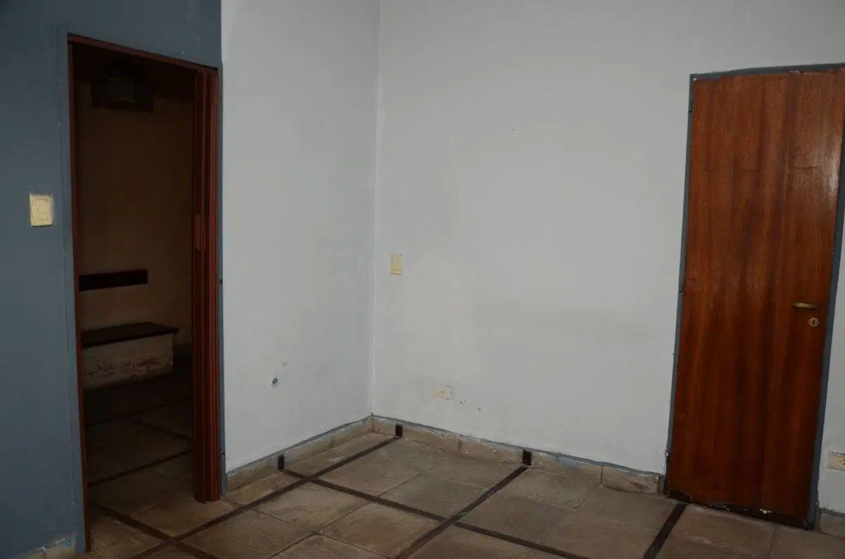 VENTA CASA A REFAC. 433M2 LOTE 8.66X50 RAMOS MEJIA 3