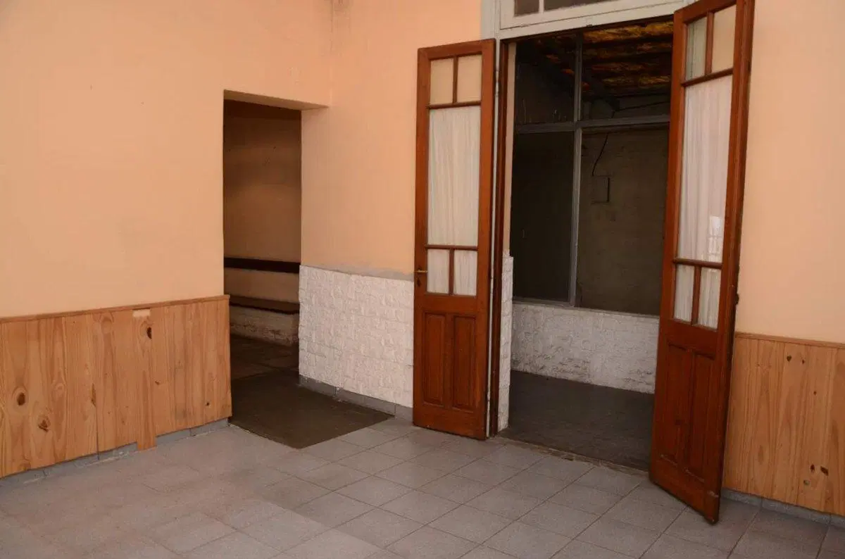 VENTA CASA A REFAC. 433M2 LOTE 8.66X50 RAMOS MEJIA 5