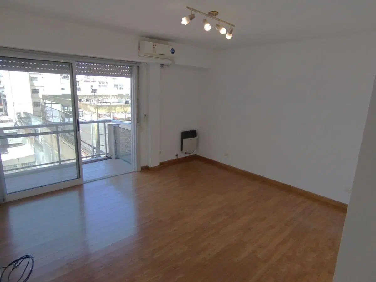 VENTA DEPTO 2 AMB EN PISO ALTO, BALCON, ZONA UADE 3