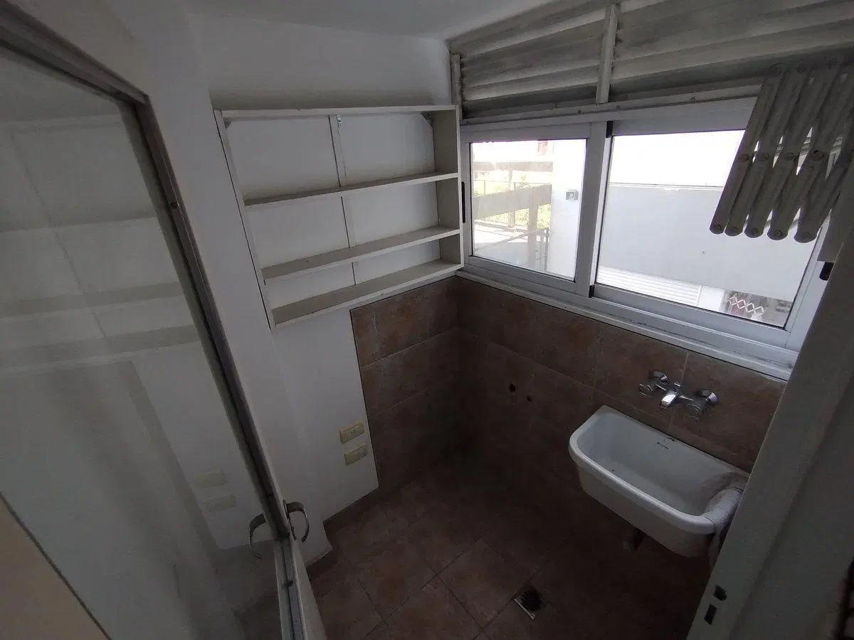 VENTA DEPTO 2 AMB EN PISO ALTO, BALCON, ZONA UADE 5
