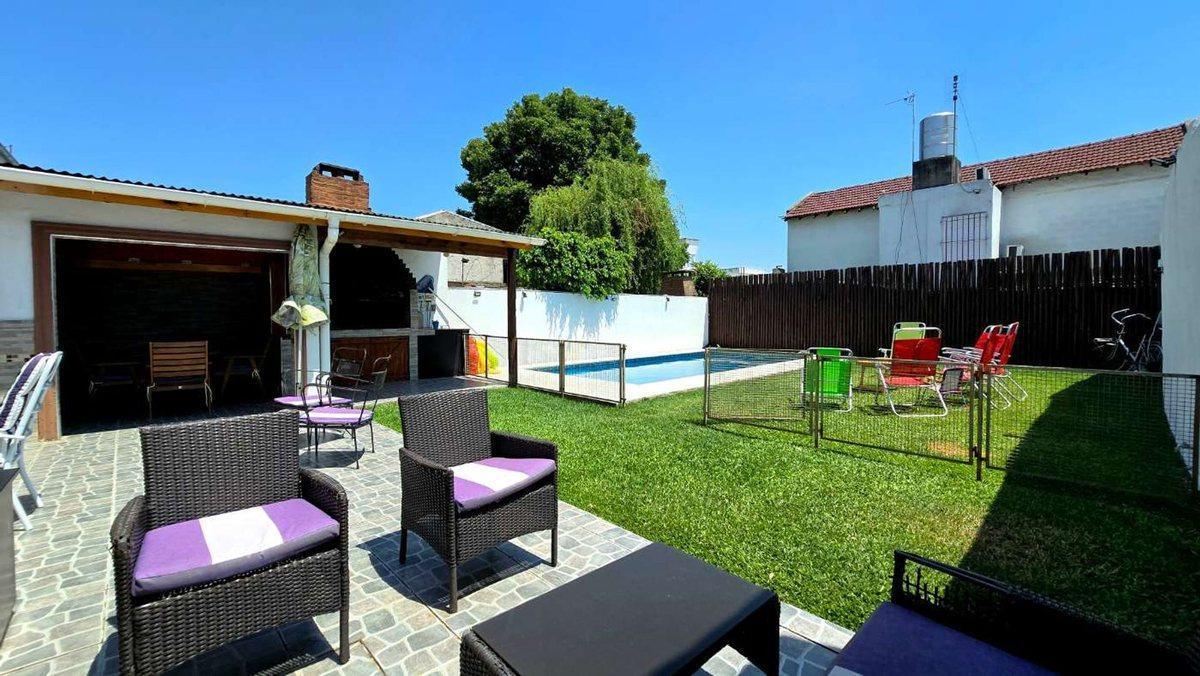 Venta Casa 3 ambientes El palomar pileta parrilla