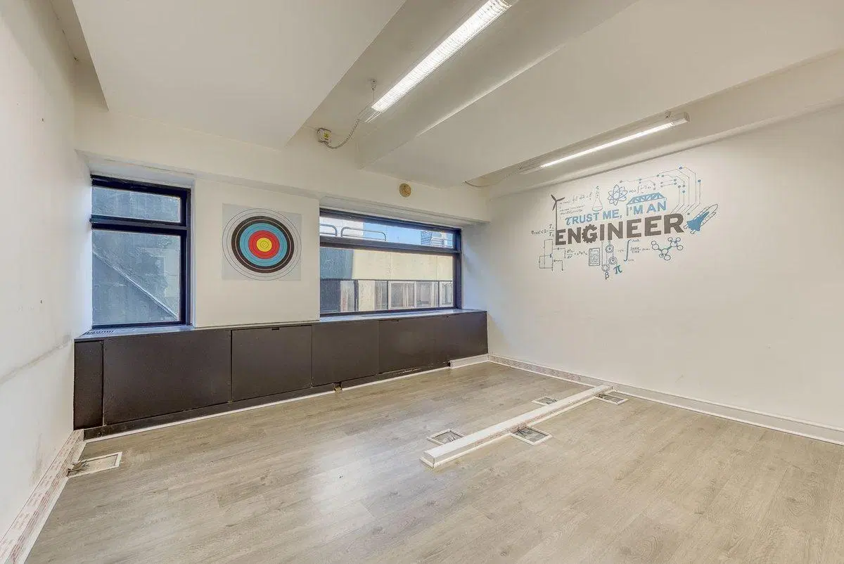 ALQUILER OFICINAS DE 256 M2 SAN NICOLAS -COCHERAS 5