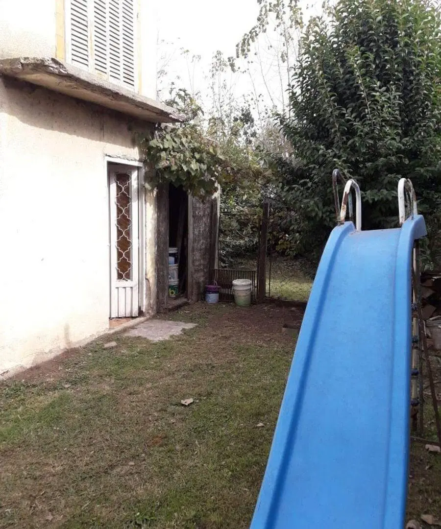 VENTA CASA CON PILETA A REFACCIONAR GRAL RODRIGUEZ 8