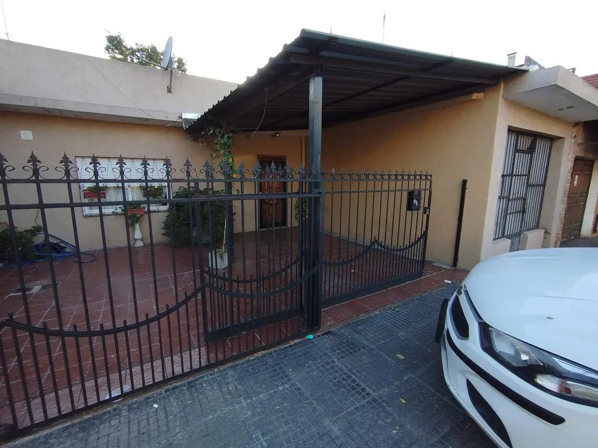 CASA en VENTA CON LOCAL COMERCIAL / LOTE de 254 MT 3