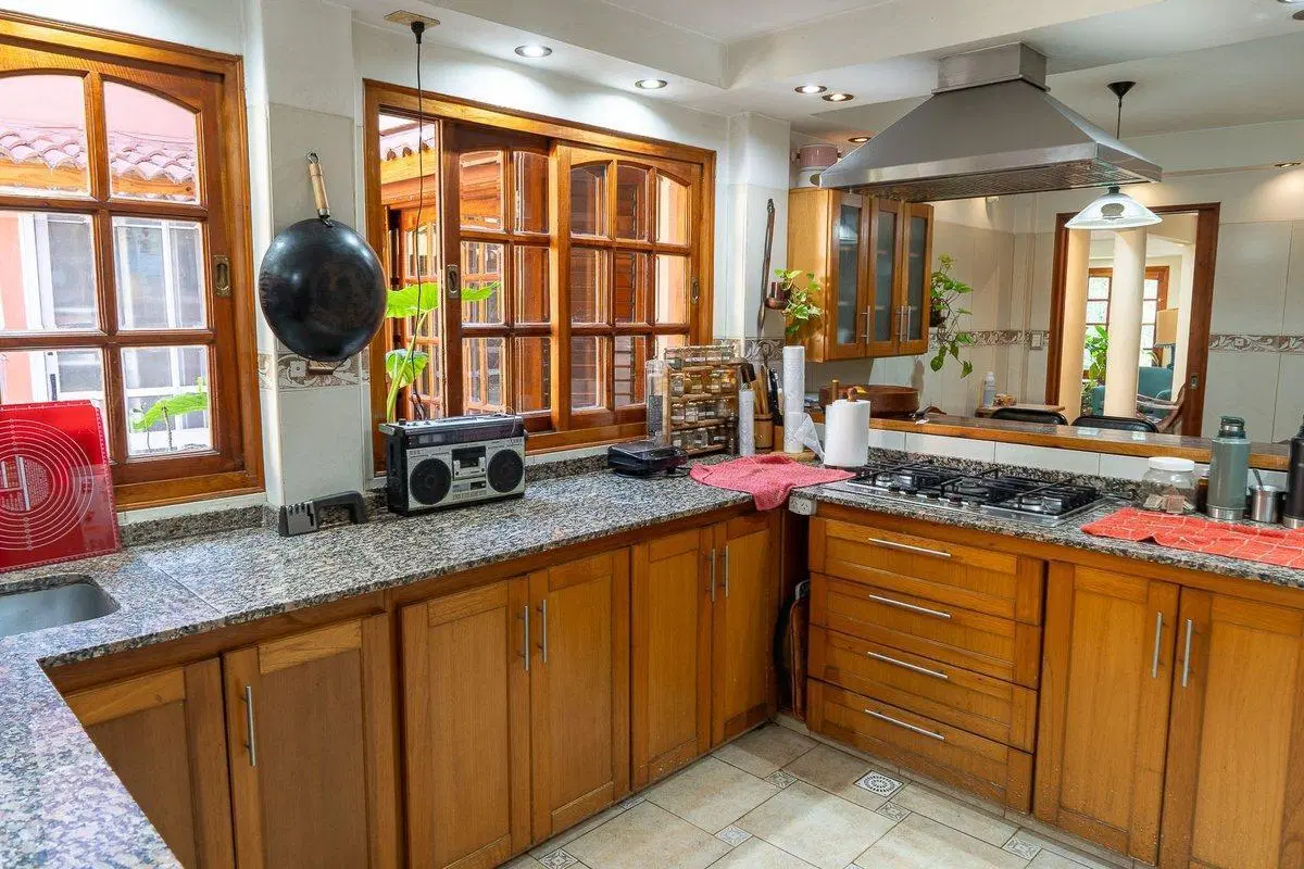 CASA 7 AMBIENTES VENTA DEVOTO PERMUTA ASCENSOR 4