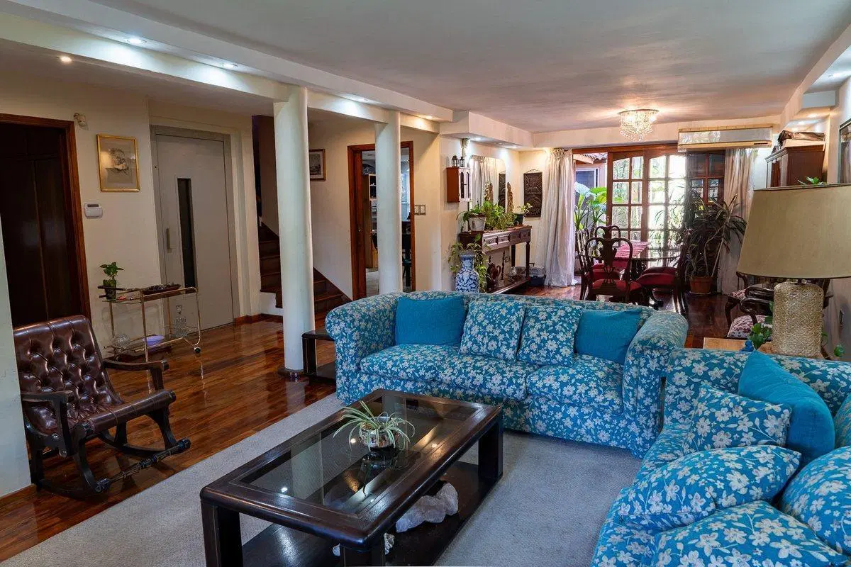 CASA 7 AMBIENTES VENTA DEVOTO PERMUTA ASCENSOR 5