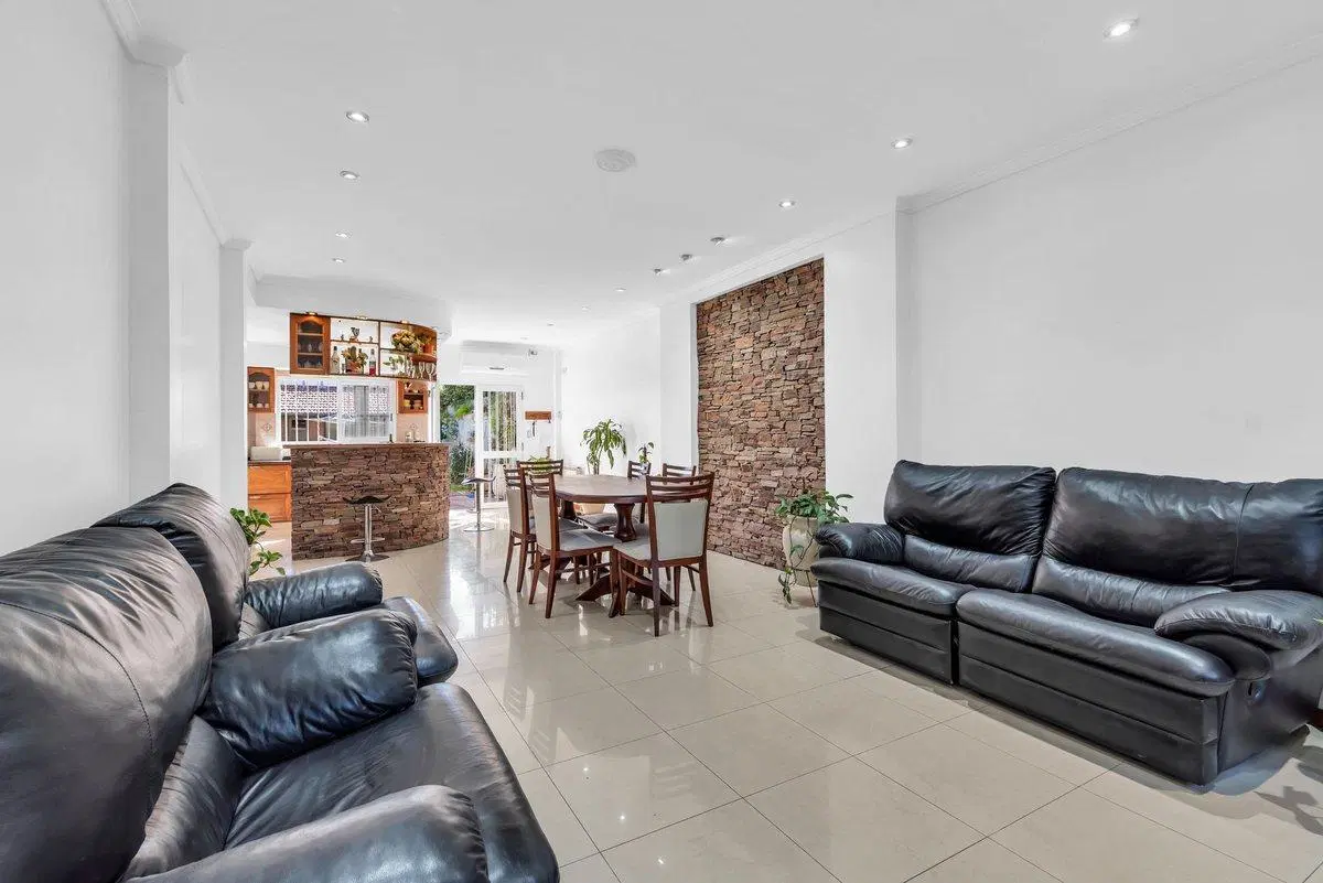 VENTA HERMOSA CASA VILLA ARIZA PILETA QUINCHO 4