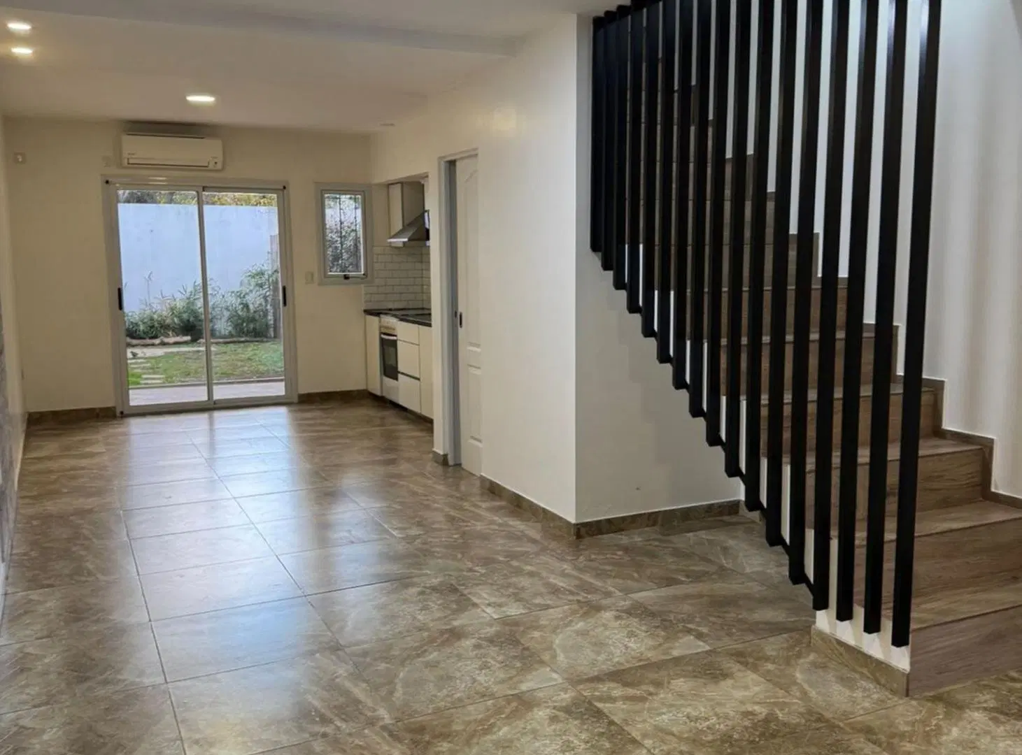 ALQUILER DUPLEX 3 AMBIENTES MORENO COCHERA PATIO 5