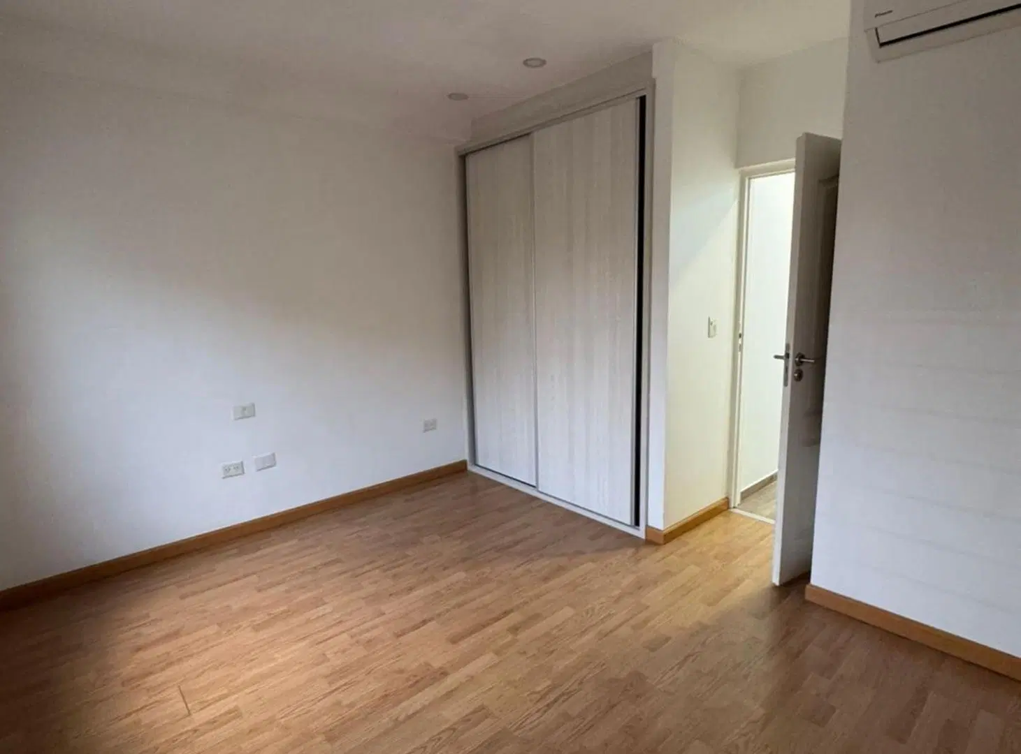 ALQUILER DUPLEX 3 AMBIENTES MORENO COCHERA PATIO 4