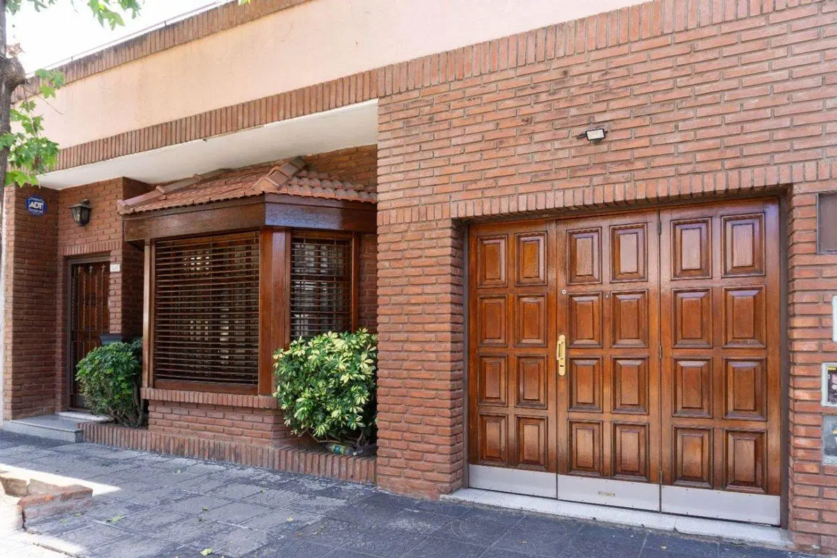 VENTA CASA MONTE CASTRO QUINCHO COCHERA 2 AUTOS 5