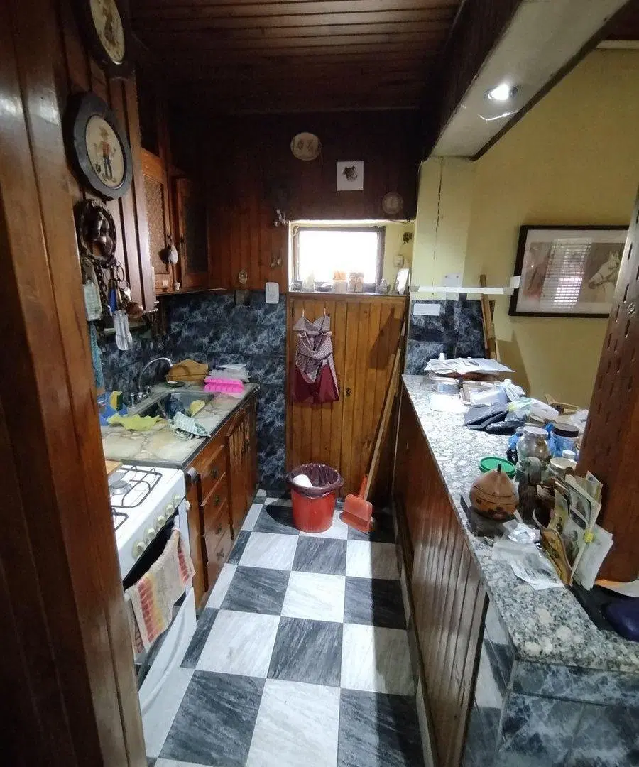 CASA EN VENTA 4 AMB CON LOCAL, PATIO  Y COCHERA 5