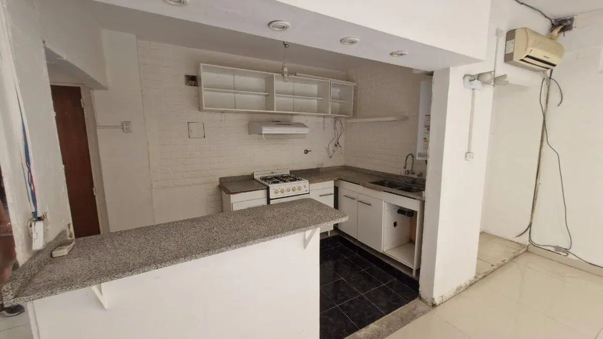 VENTA DPTO 100MTS A REFORMAR PATIO PARRILLA FLORES 2